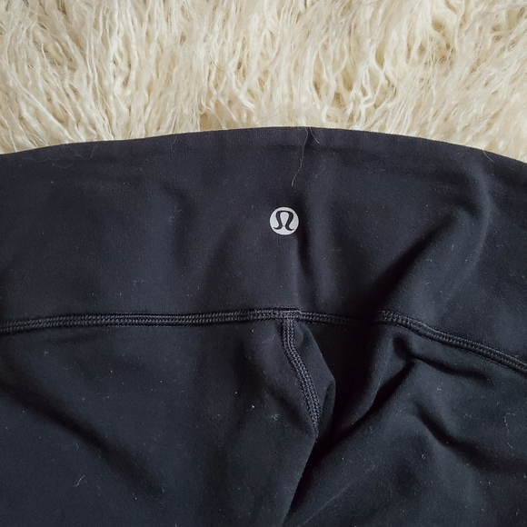 Lululemon Wunder Under Crop - Picture 2 of 4